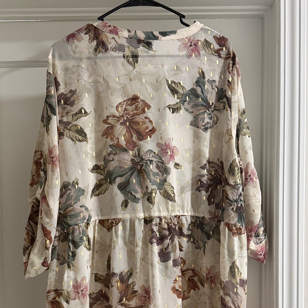 Floral Button-Down‎ Top - Picture 5 of 7